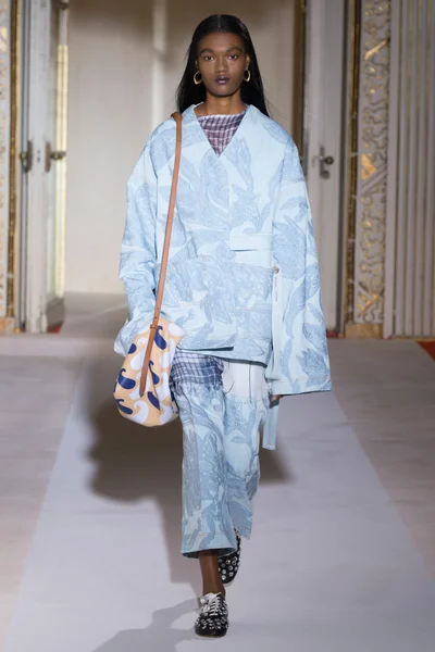 Look 28